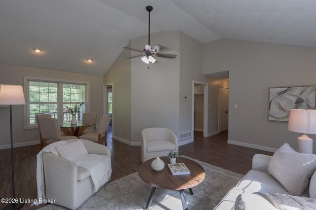 110 Jade Dr, Shepherdsville, KY 40165