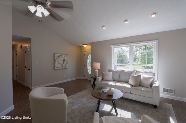 110 Jade Dr, Shepherdsville, KY 40165