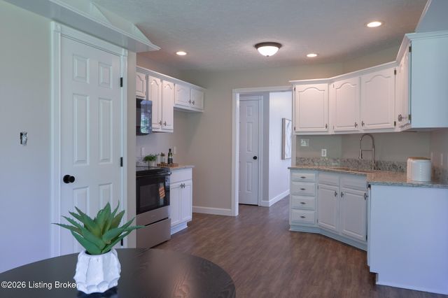 110 Jade Dr, Shepherdsville, KY 40165