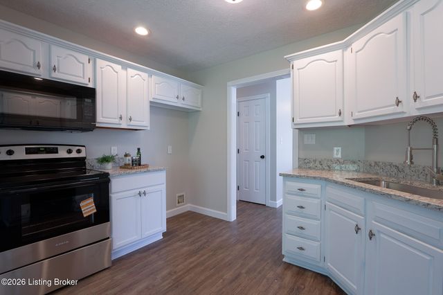110 Jade Dr, Shepherdsville, KY 40165