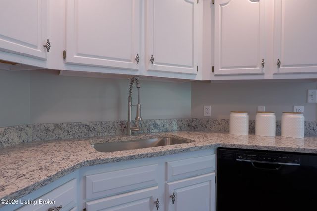 110 Jade Dr, Shepherdsville, KY 40165