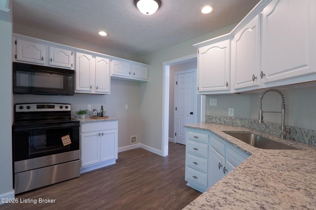 110 Jade Dr, Shepherdsville, KY 40165