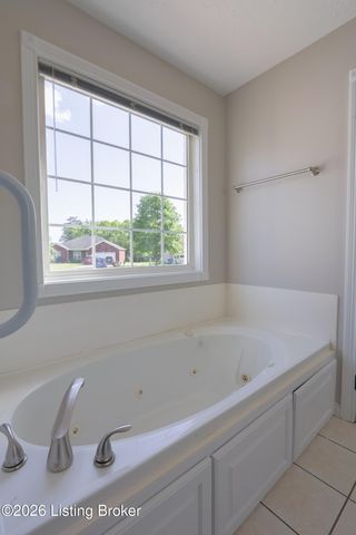 110 Jade Dr, Shepherdsville, KY 40165