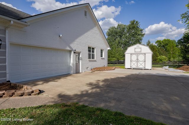110 Jade Dr, Shepherdsville, KY 40165
