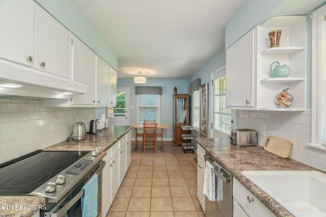 304 Bona Rd, Knoxville, TN 37914
