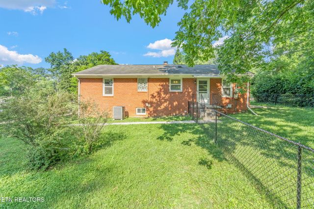 304 Bona Rd, Knoxville, TN 37914