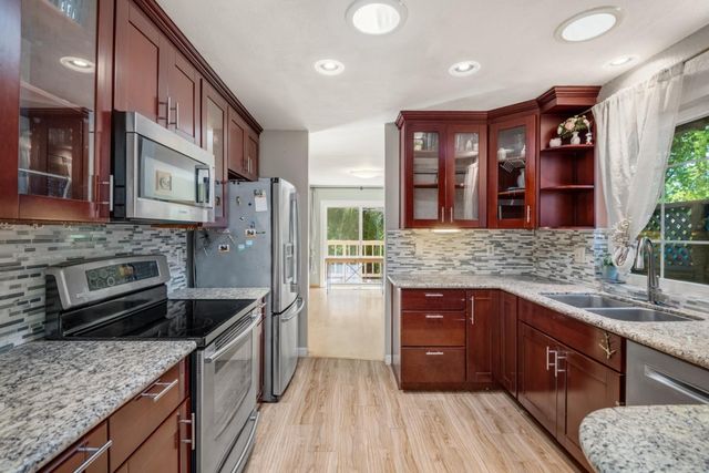 932 Lundy Lane, Los Altos, CA 94024