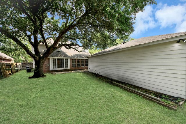 7130 Glenwood Drive, Sugar Land, TX 77479