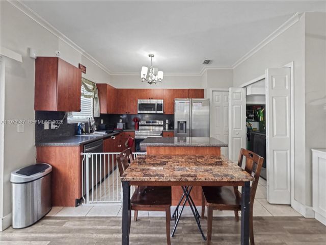 3070 SE 17th Ave, Homestead, FL 33035