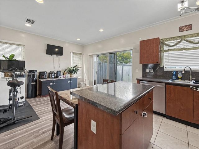 3070 SE 17th Ave, Homestead, FL 33035