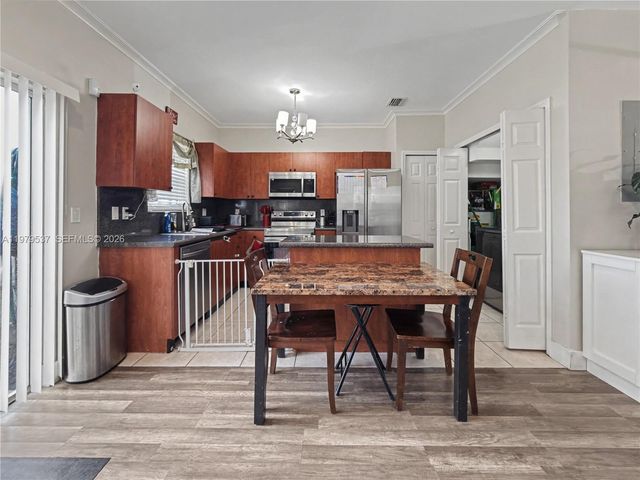 3070 SE 17th Ave, Homestead, FL 33035