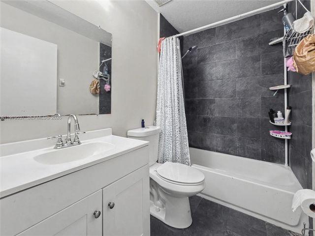 3070 SE 17th Ave, Homestead, FL 33035