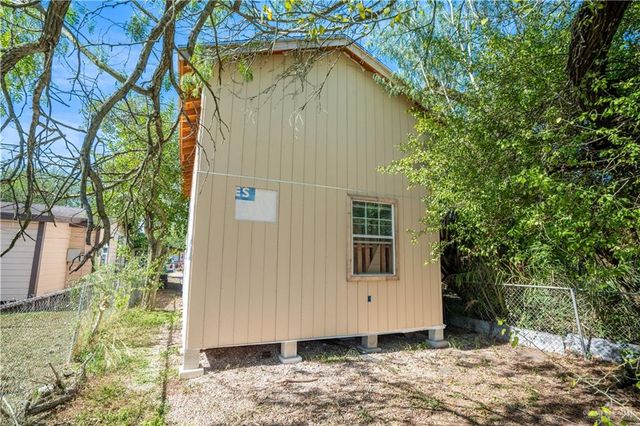 115 S Guerra Avenue, Weslaco, TX 78596