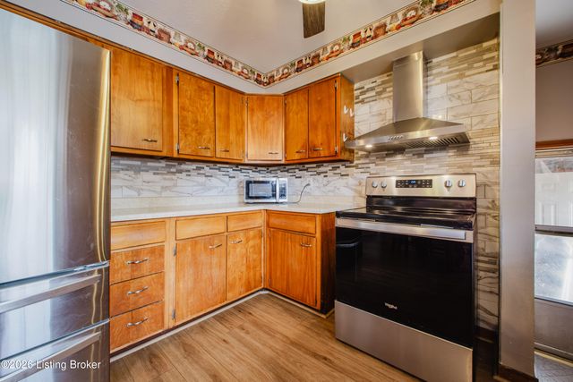 8304 Seaforth Dr, Louisville, KY 40258