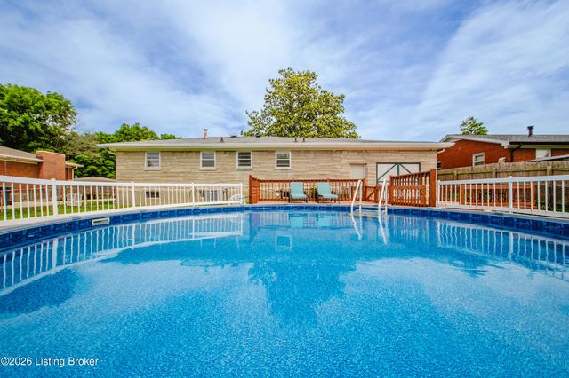8304 Seaforth Dr, Louisville, KY 40258