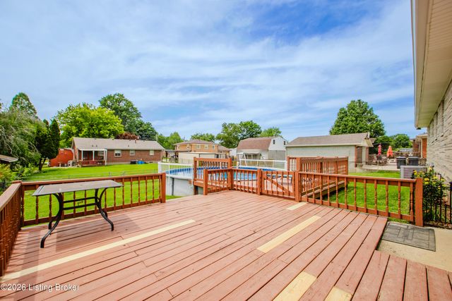 8304 Seaforth Dr, Louisville, KY 40258