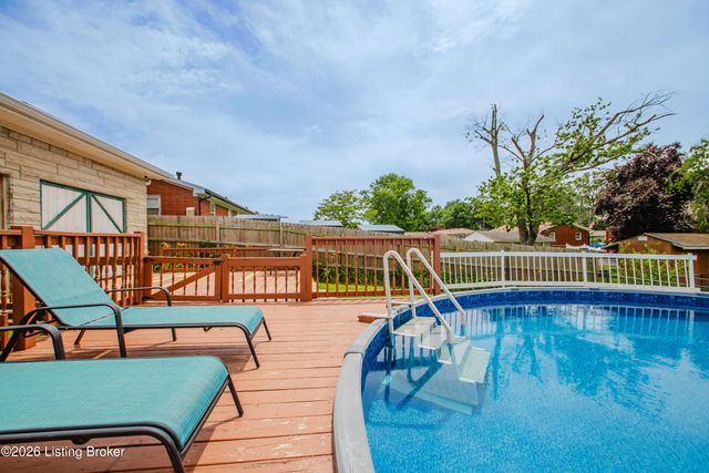 8304 Seaforth Dr, Louisville, KY 40258