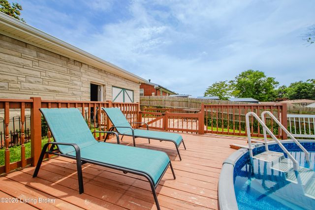 8304 Seaforth Dr, Louisville, KY 40258