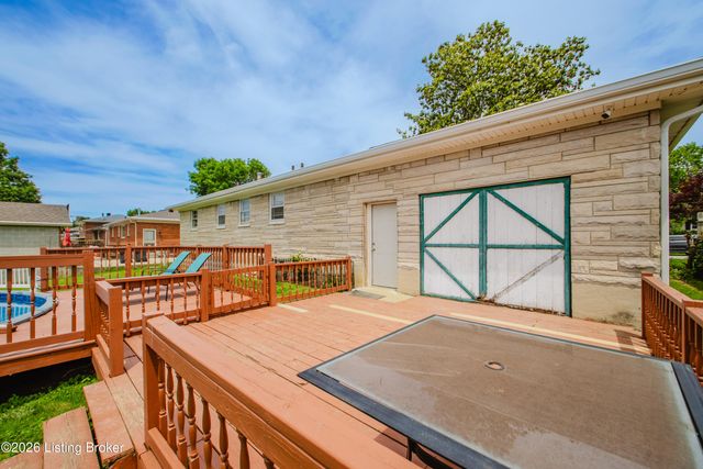 8304 Seaforth Dr, Louisville, KY 40258