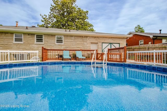 8304 Seaforth Dr, Louisville, KY 40258
