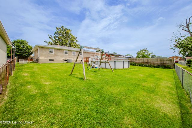 8304 Seaforth Dr, Louisville, KY 40258