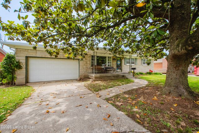 8304 Seaforth Dr, Louisville, KY 40258