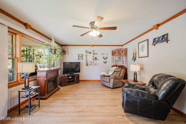 8304 Seaforth Dr, Louisville, KY 40258