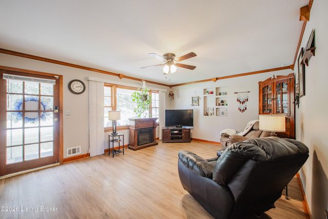 8304 Seaforth Dr, Louisville, KY 40258