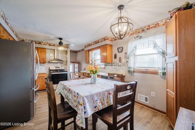 8304 Seaforth Dr, Louisville, KY 40258