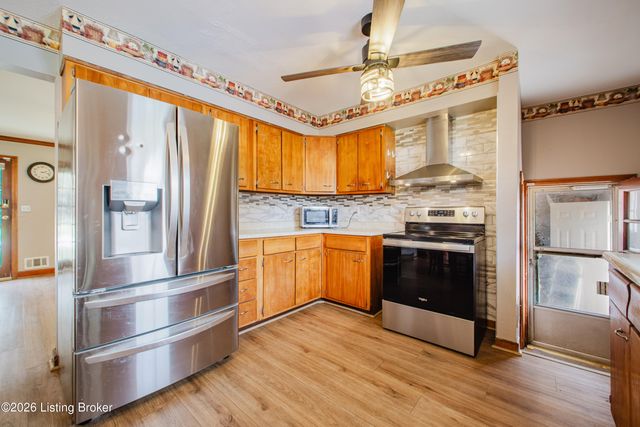 8304 Seaforth Dr, Louisville, KY 40258