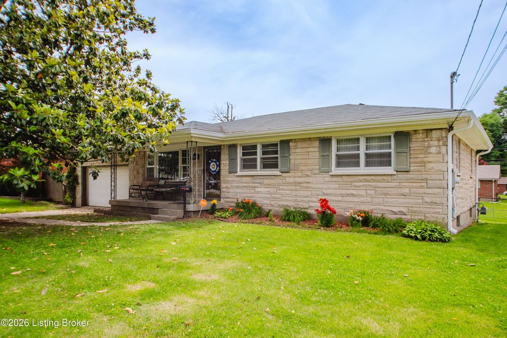8304 Seaforth Dr, Louisville, KY 40258