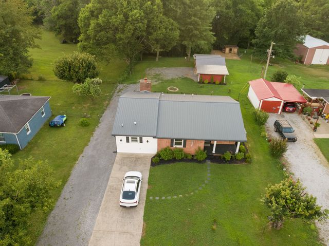 33 Horseshoe Bend Ln, Elmwood, TN 38560