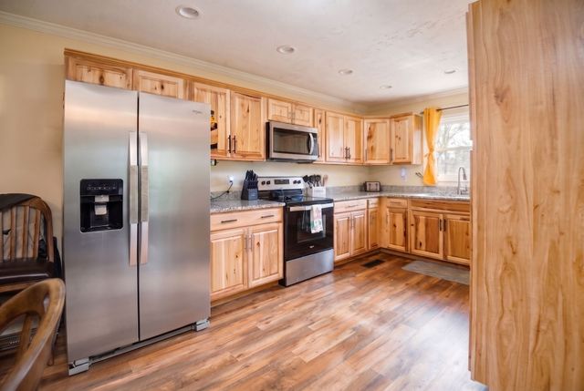 33 Horseshoe Bend Ln, Elmwood, TN 38560