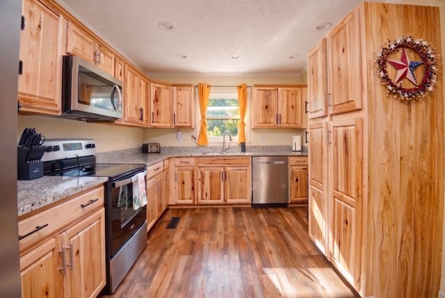 33 Horseshoe Bend Ln, Elmwood, TN 38560