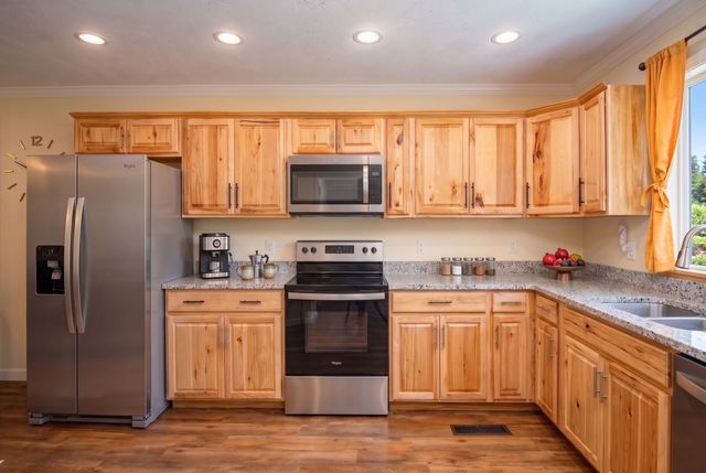33 Horseshoe Bend Ln, Elmwood, TN 38560