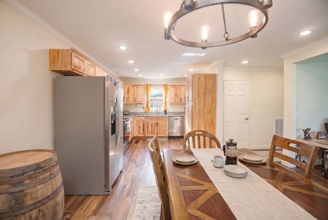 33 Horseshoe Bend Ln, Elmwood, TN 38560