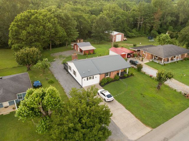 33 Horseshoe Bend Ln, Elmwood, TN 38560