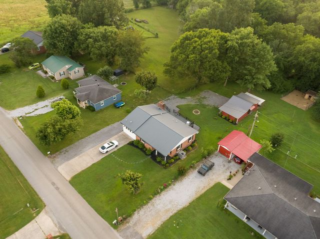 33 Horseshoe Bend Ln, Elmwood, TN 38560