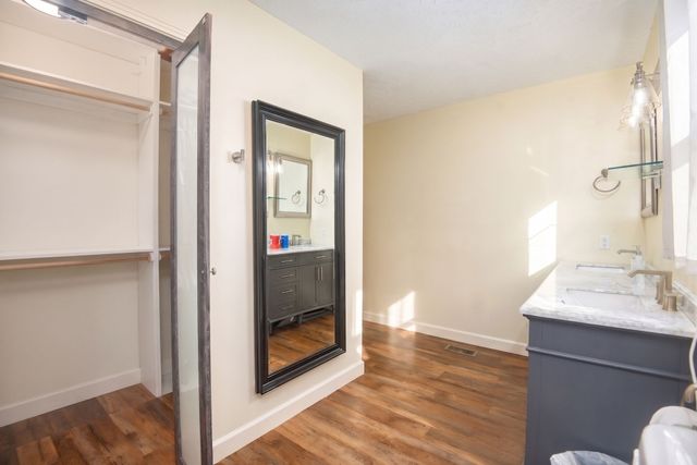 33 Horseshoe Bend Ln, Elmwood, TN 38560