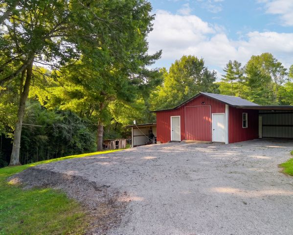 33 Horseshoe Bend Ln, Elmwood, TN 38560