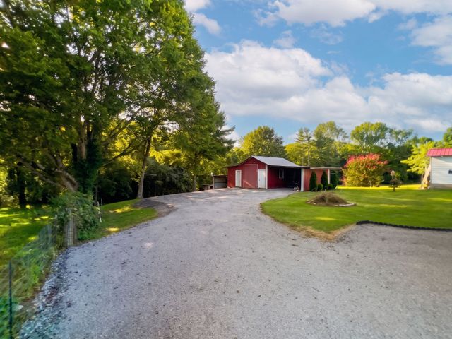 33 Horseshoe Bend Ln, Elmwood, TN 38560