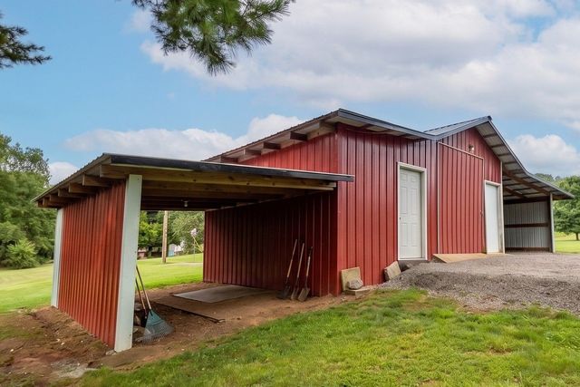 33 Horseshoe Bend Ln, Elmwood, TN 38560