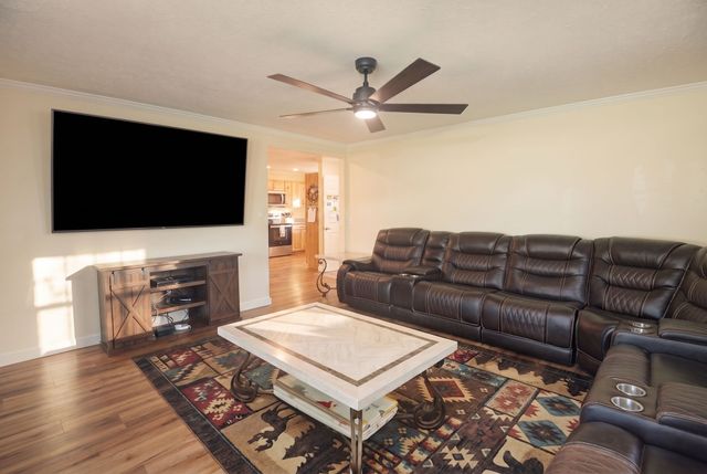 33 Horseshoe Bend Ln, Elmwood, TN 38560