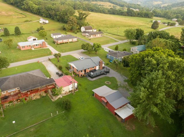 33 Horseshoe Bend Ln, Elmwood, TN 38560
