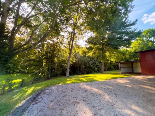 33 Horseshoe Bend Ln, Elmwood, TN 38560