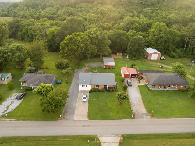 33 Horseshoe Bend Ln, Elmwood, TN 38560