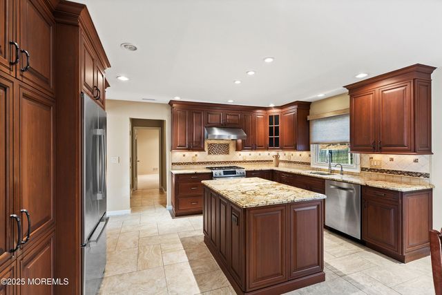 1 Kate Court, Marlboro, NJ 07746