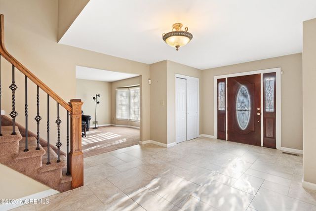 1 Kate Court, Marlboro, NJ 07746