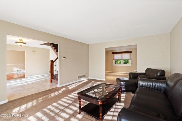 1 Kate Court, Marlboro, NJ 07746