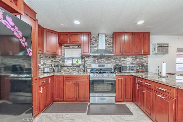 1850 W Orangethorpe 24, Fullerton, CA 92833